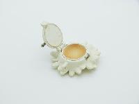 Vintage 70s Very Cute and Quirky White Daisy Flower Solid Perfume Brooch 