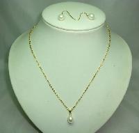 Beautiful Cultured Pearl Drop Pendant and Chain and Matching Earrings
